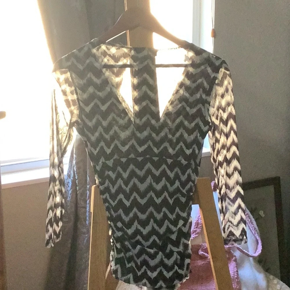 INC International Concepts Black and White Chevron Blouse - Picture 2 of 3